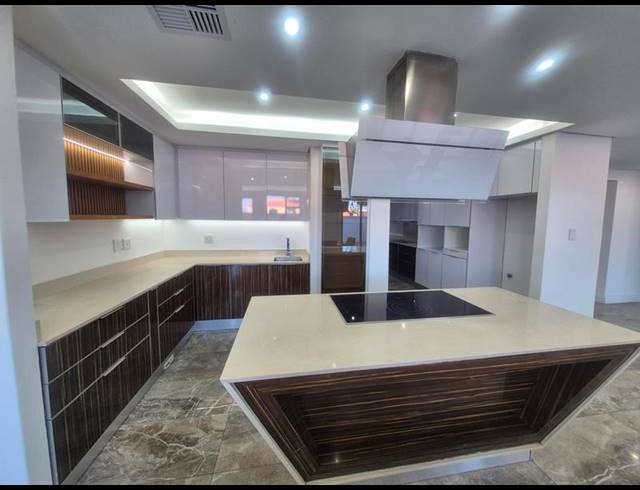 4 BEDROOM APARTMENT FOR SALE IN UMHLANGA RIDGE